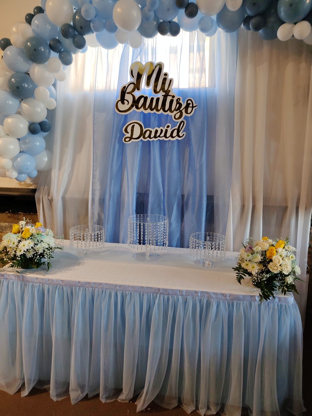 Decoración mesa principal bautizo David