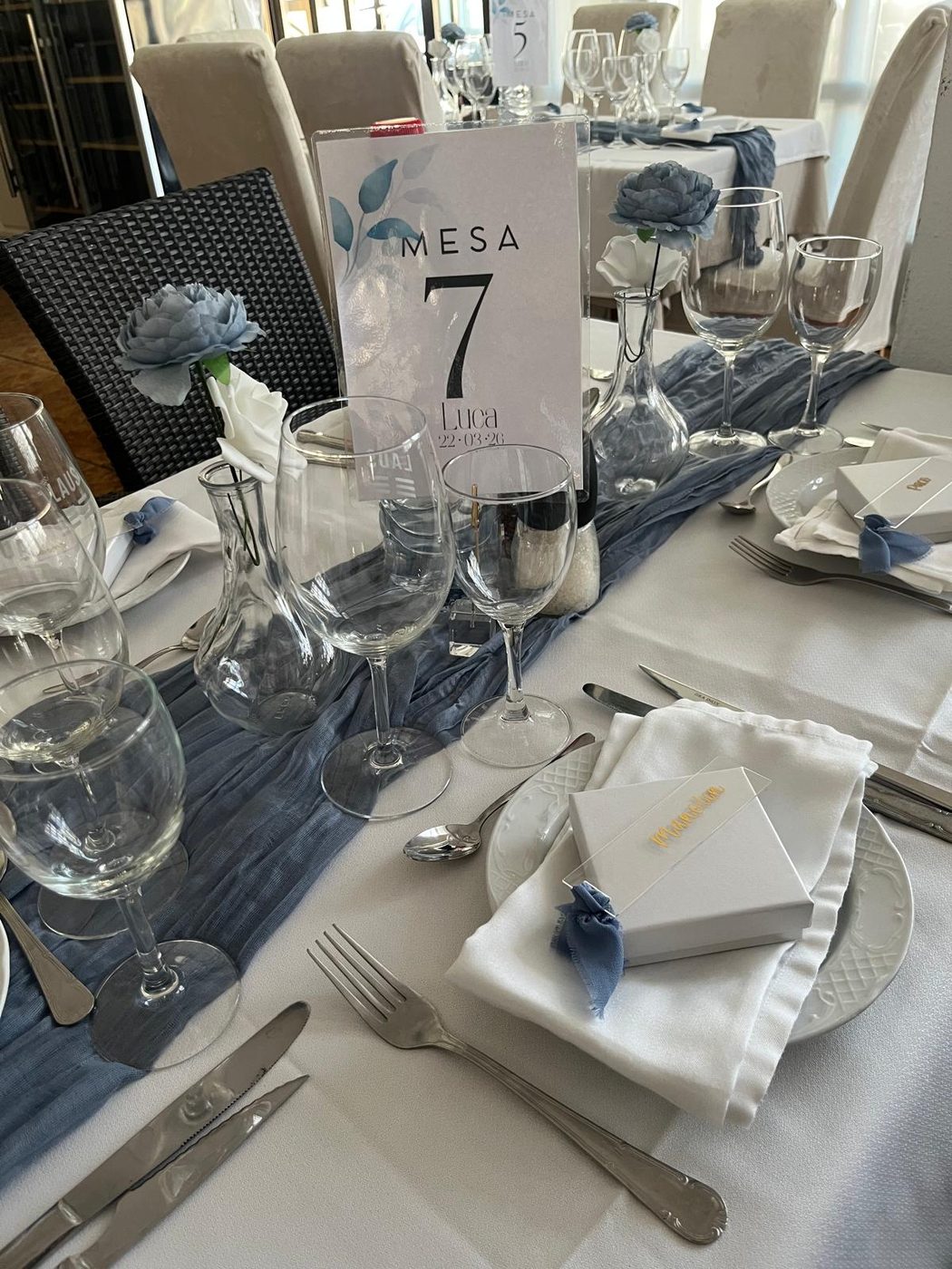 Mesa invitados con marcasitios